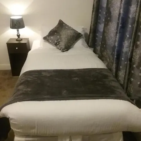 לינה וארוחת בוקר The Owls Rest 3*